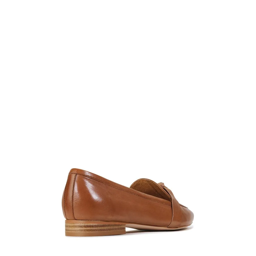 EVERLEE LEATHER POINTED LOAFERS