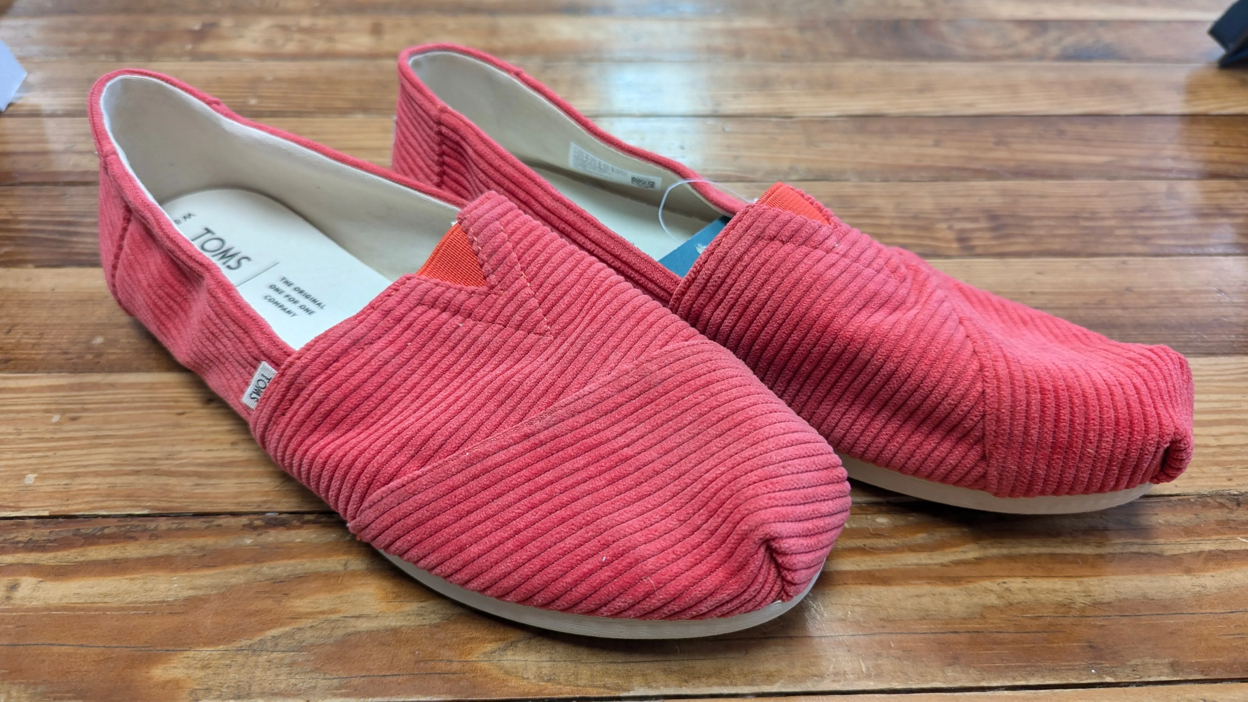 Tom's Coral Cordiroy NWT SZ: 8 1/2